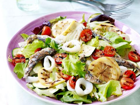 Salade met inktvis, sardines en citroen