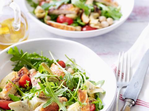 Salade met kip, kikkererwten en artisjok