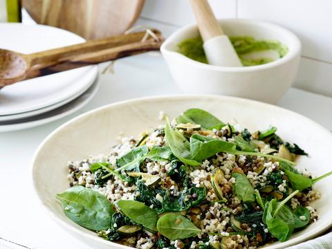 Salade met gierst en avocadopesto
