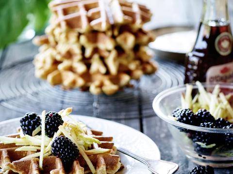 Havermoutwafels met appel en bramen