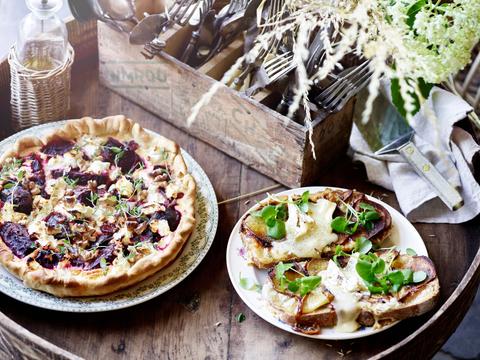Boterham met gekaramelliseerde peer en brie