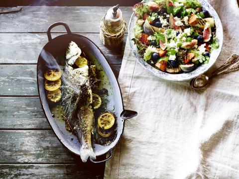 Zeebaars met gerookte tijm en herfstsalade
