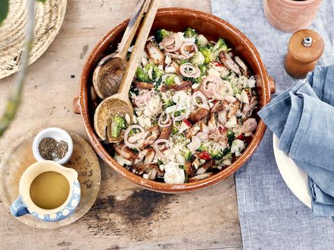 Broccolisalade met kip en quinoa
