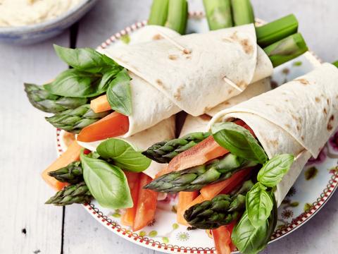 Groenterolletjes met vier dips