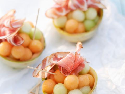 Meloenbolletjes met witte port en rauwe ham