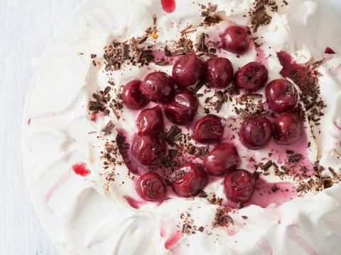 Pavlova met kersen en chocolade