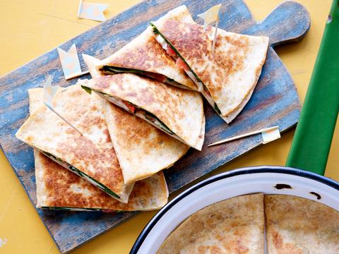 Quesadilla met spinazie en tomaat