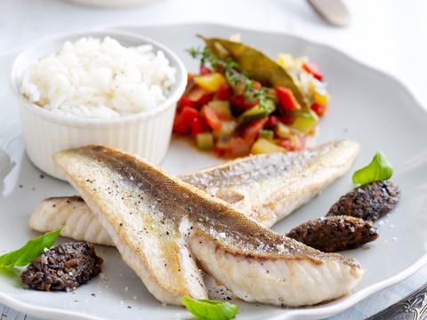 Rode poon met ratatouille en olijventapenade
