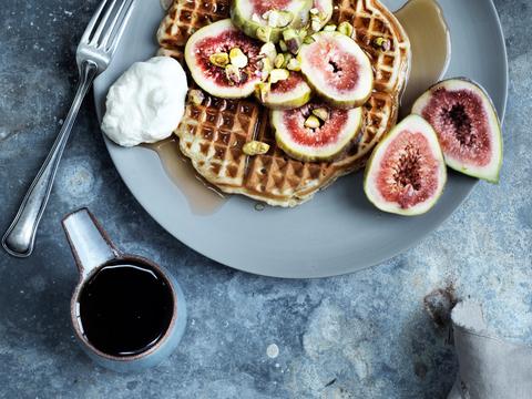 Wafels met vijgen en ahornsiroop