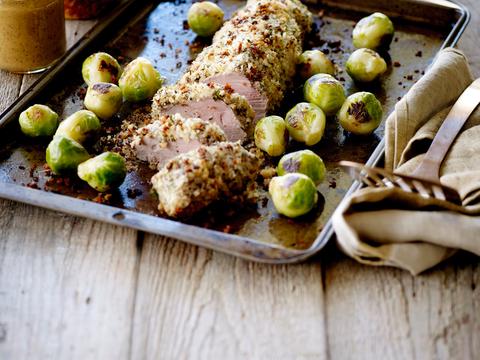 Varkenshaasje met mosterd en spruitjes