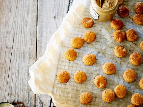 Aperokoekjes met kaas en mosterd