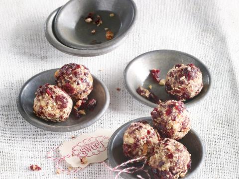 Balletjes met cranberry's en noten