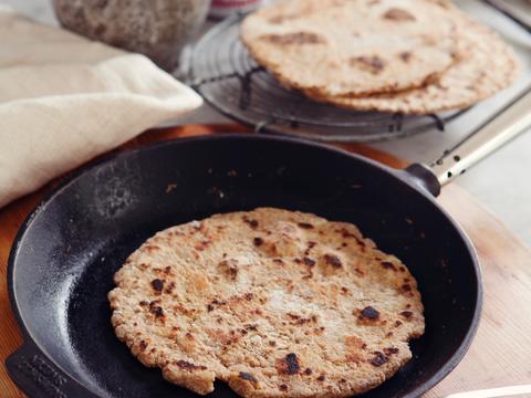 Snel roggebrood uit de pan
