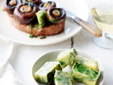 Toast champignon met verse kruidenboter