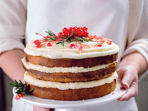 Laagjescake met amandel en mascarponevulling