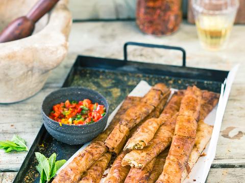 Filodeegrolletjes met geitenkaas en dip