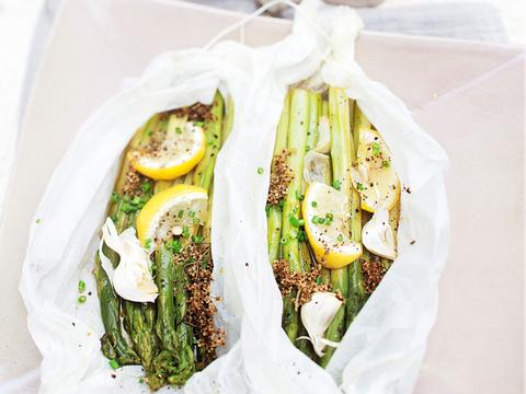 Papillot van groene asperges