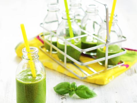 Smoothie van basilicum en spinazie