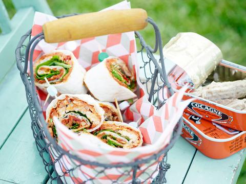 Wrap met gerookte makreel en pesto