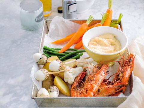 Gegrilde gamba's met lentengroenten en aioli