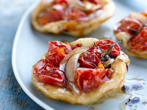 Taartjes met gekonfijte tomaten