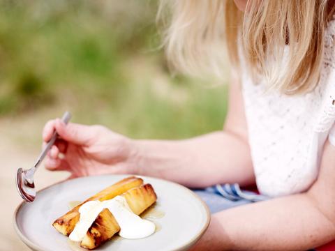 Gegrilde ananas met honingyoghurt
