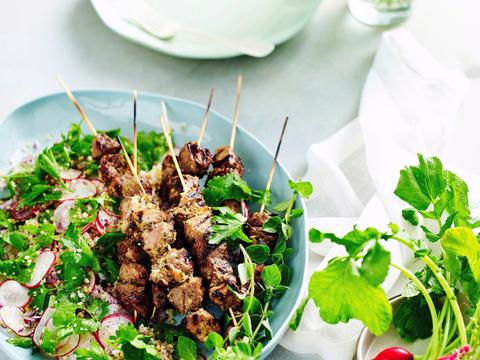 Runderspiesjes met groene tabouleh