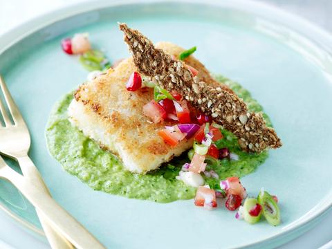 Vis in een kokoskorstje op broccolicrème