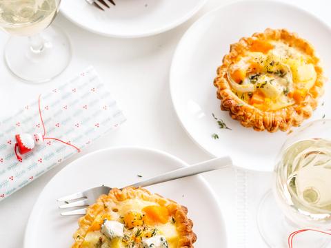 Miniquiches met pompoen, pastinaak en gorgonzola
