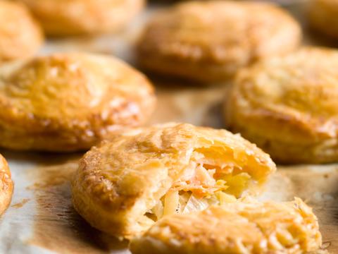 Pasteitjes met prei en zalm