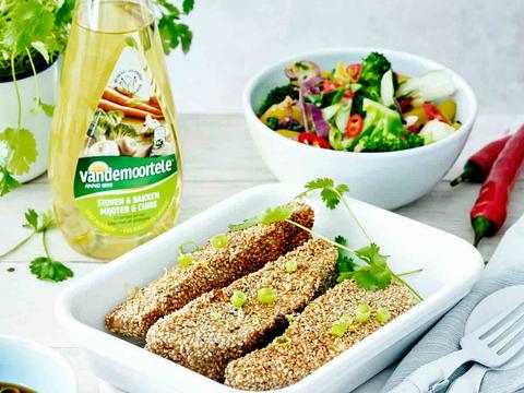 Zalm in sesamkorst met gewokte groenten