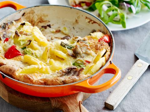 Frittata met gerookte makreel en witloofsalade