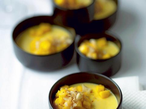 Panna cotta met mango en saffraan