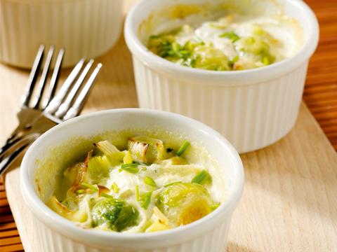 Minigratin van spruitjes, prei en kippengehakt