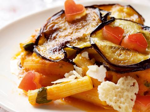 Penne met gefrituurde aubergines