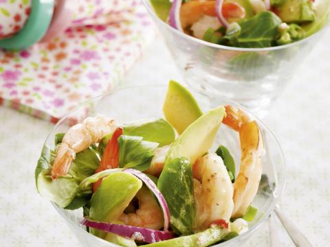 Salade met avocado en cocktailgarnalen