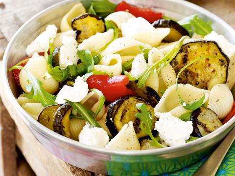 Pastasalade met gegrilde groenten