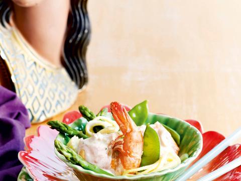 Wok met scampi en kokosmelk