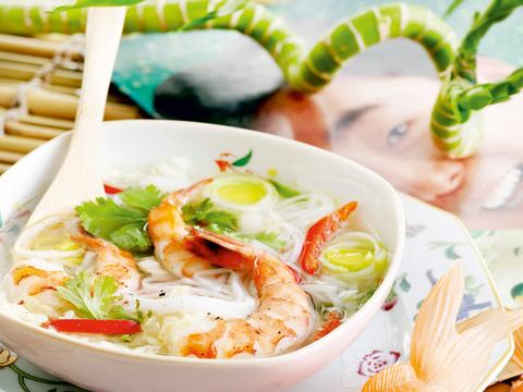 Chinese noedelsoep met scampi's