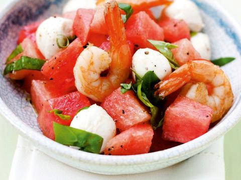 Scampi's met watermeloen en mozzarella