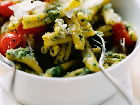Caserecce met pesto en kerstomaten