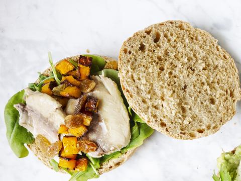 Pistolet met gerookte makreel en gegrilde pompoen