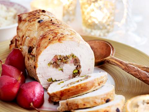 Gevulde kalkoenrollade met kastanjes en pistaches
