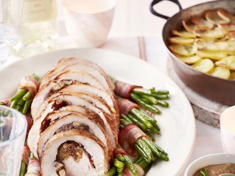 Kalkoenrollade met gedroogd fruit