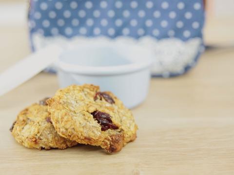Recept van Sandra Bekkari: Havermoutkoekjes met gedroogde veenbessen