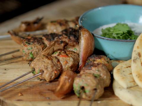 Lamsballetjes met tzatziki en gekonfijte sjalot