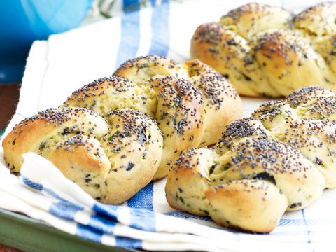 Olijfbroodjes met maanzaad