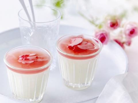 Panna cotta au yaourt, coulis de rhubarbe