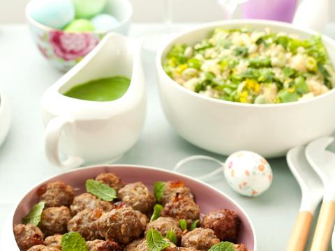 Lamsballetjes met erwtjes-muntsaus