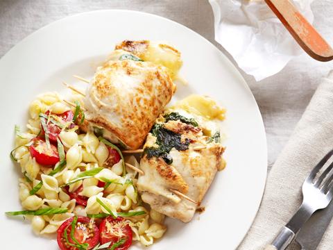 Kiprolletjes met camembert en spinazie